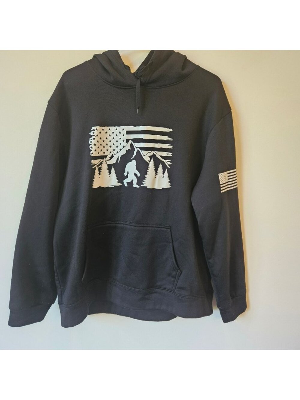 Black Bigfoot Hoodie With American Flag Mountain Design men's XL polyester